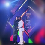 Sharib Hashmi Instagram - OTT Play Awards for The Best Supporting Actor 🕺🏻🕺🏻🕺🏻 @ottplayapp ❤️ #OTTplayAwards2023 ❤️🙏🙏 My First Award for #TARLA ❤️ a film verrrry close to my heart ❤️ A big heart felt thanks to the entire team of TARLA mere writer director @pglens it was love at first sight with you sirrrr ❤️ @iamhumaq meri dosssttt tumne agar support nahin kiya hota toh yeh supporting actor milta hi nahin ❤️❤️ @ashwinyiyertiwari ji ❤️ @niteshtiwari22 sir ❤️ @earthskynotes ❤️ @rsvpmovies ❤️ @ronnie.screwvala sir for showing faith in me ❤️ @zee5 for showing faith in the movie ❤️ @castingchhabra bhaiii for everything bhaiii ❤️❤️ @kunjumonsalu mereko itta khoobsurat bana diya aapne yaarr ❤️ @hetalvariaofficial thankooo soo much for the dialect workshops Aur us se bhi important aapka sets Pe rehna bahut helpful tha. ❤️❤️ And the entire team who worked on my look the make up team @mukta_dubey_tiwari ❤️ aur apna bhaiii @irohitsmahadik ❤️ costumes @tasneemkhan19 ❤️ matlab dil khush aur rooh baagh baagh ho gayi ❤️❤️ Sharing some glimpses from last night with the award and with my dear friends ❤️❤️❤️ Oyee @mipalkarofficial ❤️ this is the 2nd time you presented me an award ❤️❤️🤗🤗 Styled by : @itsbhavyapatel_ ❤️ Jacket : @nm_design_studio ❤️ Mumbai - The City of Dreams