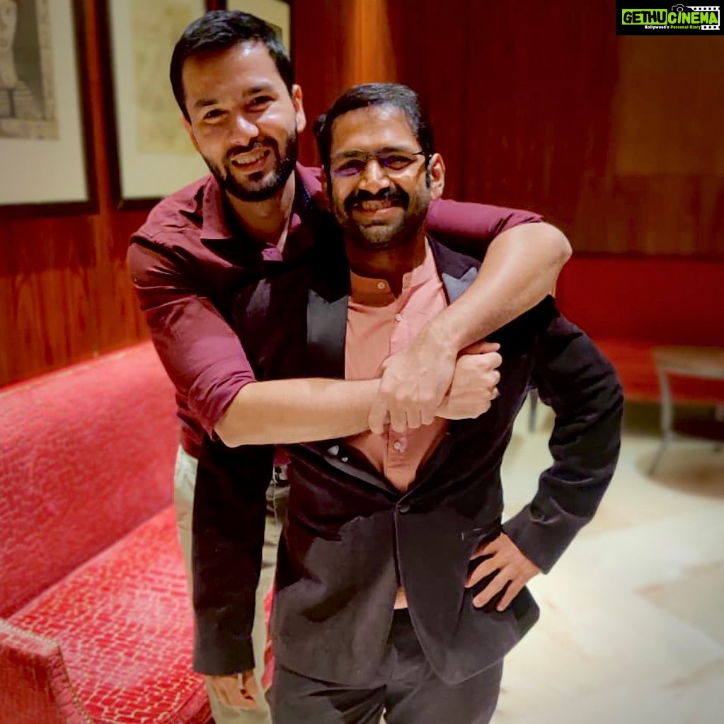 Sharib Hashmi Instagram - Throwback To The Love Story Nobody Saw …!! Sajid - JK bond !! ❤❤ O SHA(h)AB JIII … Tera Yaar Hoon Mainn ❤❤🤗🤗😘😘 @shahab.thespian ❤❤❤❤ #throwbacktuesday #throwback