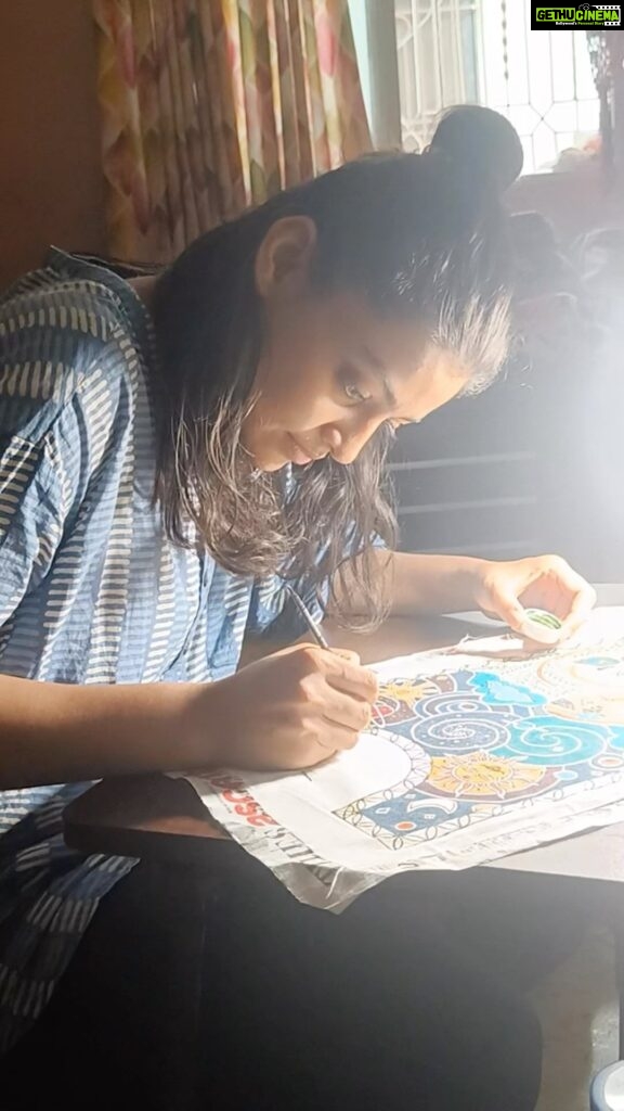 Sharvary Joshi Instagram - Brahmand Bihari Jiu | ब्रह्मांड बिहारी जिऊ . . Hand painted with devotion. When mata Yashoda saw the entire universe in little Krishn's mouth. By @itimoksham 🪷 Style - Madhubani Painting Fabric - Khadi Garment style - Anarkali dress . . #itimoksham #shreekrishna #harekrishna #radhakrishna #isckon #iskon #gopalkrishna #madhubani #madhubanipainting #khadi #authentic #handpainted #handmade #vegan #ecofriendly #sustainability #slowfashion #brahmand #yashoda #hareramaharekrishna #chaitanyamahaprabhu #prabhupada #vrindavan #rishikesh #haridwar #kashi #varanasi #gokul #janmashtami #janmashtamispecial