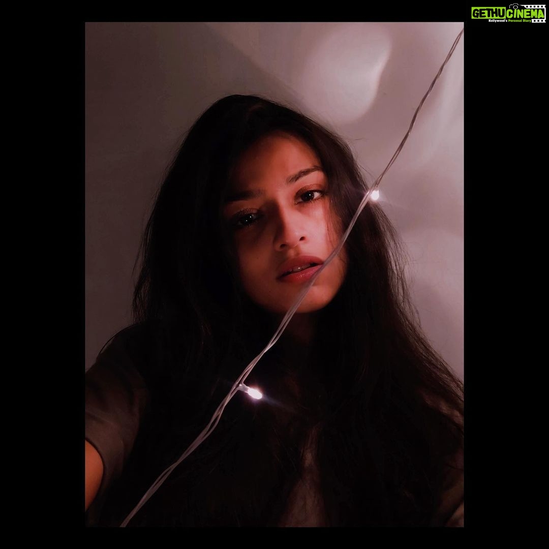 Sharvary Joshi Instagram - “Light is to darkness what love is to fear; in the presence of one the other disappears.” -Marianne Williamson #light #darkness #miracles #sharvaryjoshi #actress #random #feel #mood #tint #pink #instagram #instamood #vibe #hawtness