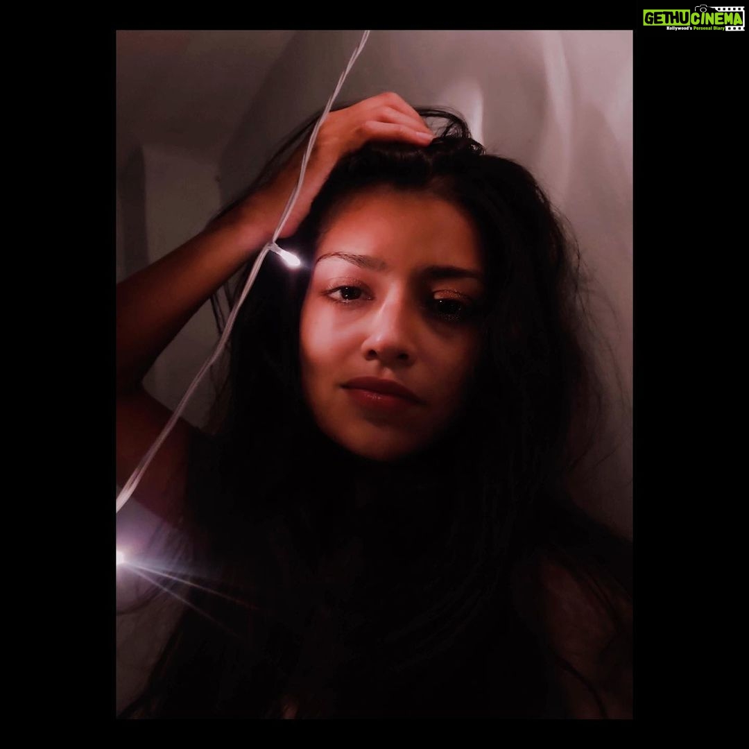 Sharvary Joshi Instagram - “I will love the light for it shows me the way. Yet, I will endure the darkness for it shows me the stars.”✨ - Og Mandino #light #darkness #stars #sharvaryjoshi #actress #random #feel #mood #tint #pink #instagram