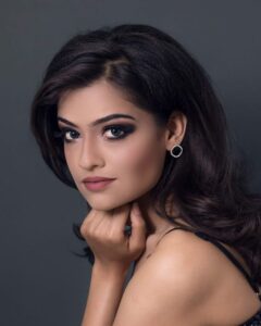 Sharvary Joshi Instagram - “The world needs strong women. Women who will lift and build others, who will love and be loved, women who live bravely, both tender and fierce, women of indomitable will.” – Amy Tenney

#actor #model #actress #sharvaryjoshi #positiveenergy #staystrong #positivevibes #sundayvibes #sunday #fashion #fashiondesigner #multitasker #powerhouse #beautiful #🖤 #💋