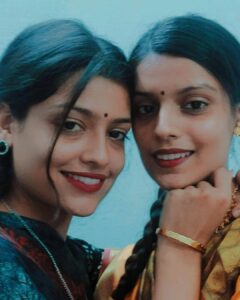 Sharvary Joshi Instagram - Togetherness is the true happiness 😇😘
Happy Diwali 💫 Happy New Year

#diwali2020 #happydiwali #saree #sisters #together #happiness #saalmubarak