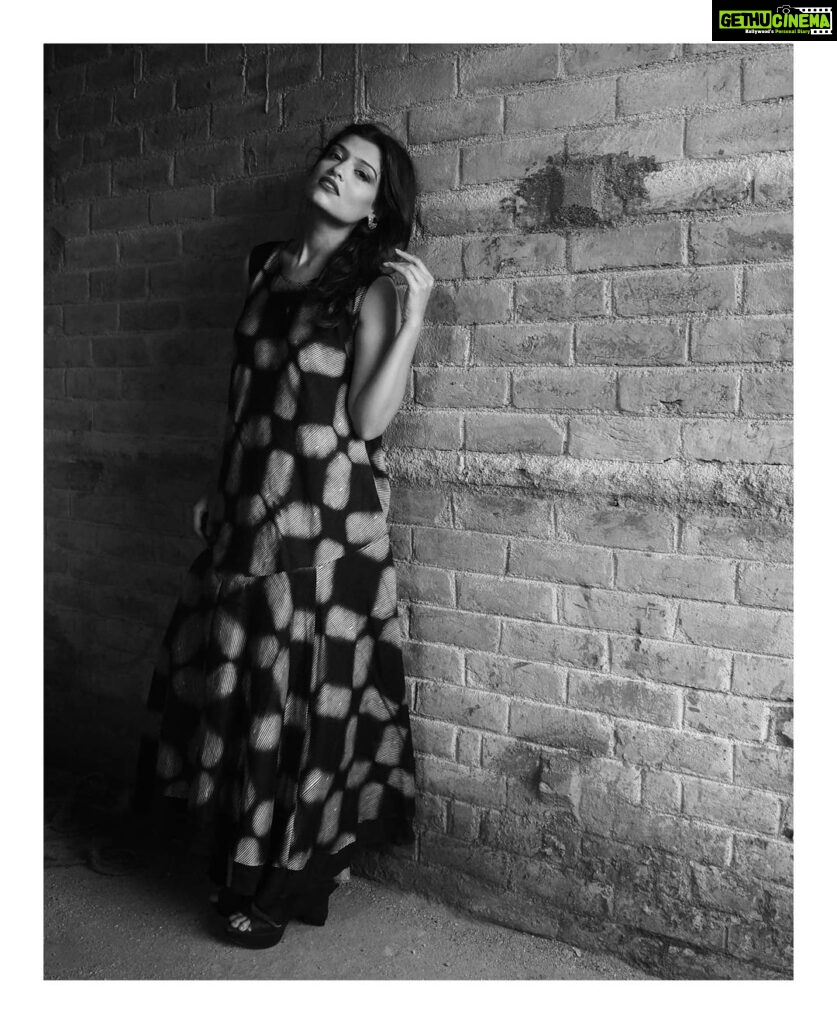 Sharvary Joshi Instagram - Black and White or Colour?? Which one is your favorite? 😍 #blackandwhite #interpretive #black #white #photography #editing #photoshop #blackandwhitephotography #blackandwhitephotographylovers⁣⁣ #blackandwhitephotoshoot⁣⁣ #model #modelling #contrast #highcontrast #acting #actress #actor #modellife #actorslife🎬 #trueself #blackandwhitequotes #🖤 #⬜ #⬛ #🔲 #⚫ #⚪ #⚪️⚫️ #⬛️⬜️ #🔳🔲 #⬛️⬜️