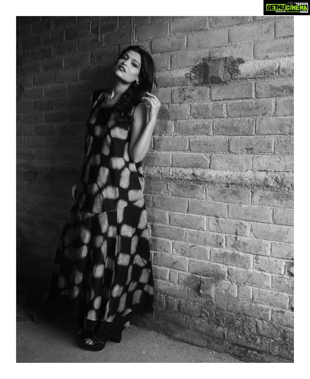 Sharvary Joshi Instagram - Black and White or Colour?? Which one is your favorite? 😍 #blackandwhite #interpretive #black #white #photography #editing #photoshop #blackandwhitephotography #blackandwhitephotographylovers #blackandwhitephotoshoot #model #modelling #contrast #highcontrast #acting #actress #actor #modellife #actorslife🎬 #trueself #blackandwhitequotes #🖤 #⬜ #⬛ #🔲 #⚫ #⚪ #⚪️⚫️ #⬛️⬜️ #🔳🔲 #⬛️⬜️