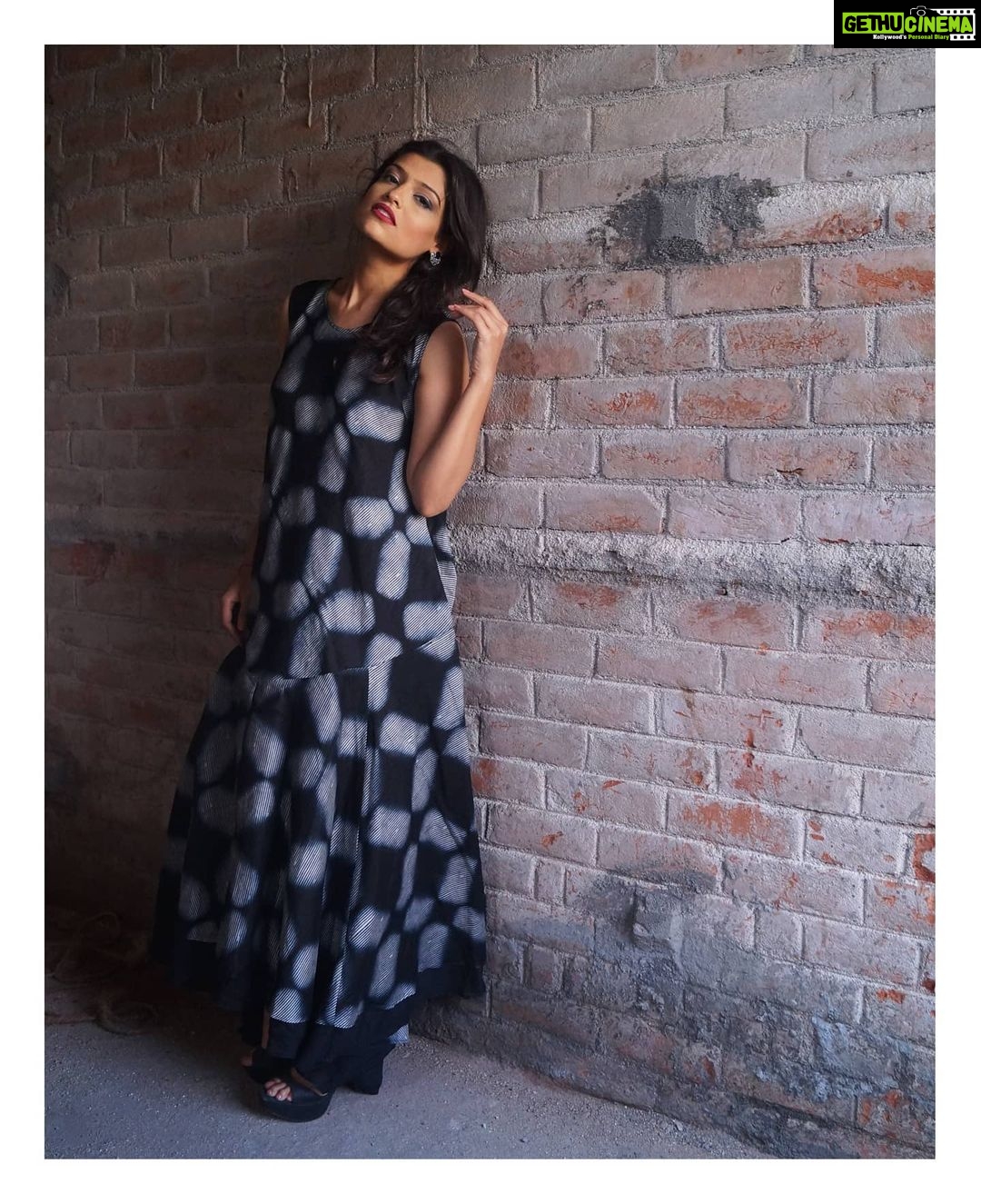 Sharvary Joshi Instagram - Black and White or Colour?? Which one is your favorite? 😍 #blackandwhite #interpretive #black #white #photography #editing #photoshop #blackandwhitephotography #blackandwhitephotographylovers #blackandwhitephotoshoot #model #modelling #contrast #highcontrast #acting #actress #actor #modellife #actorslife🎬 #trueself #blackandwhitequotes #🖤 #⬜ #⬛ #🔲 #⚫ #⚪ #⚪️⚫️ #⬛️⬜️ #🔳🔲 #⬛️⬜️