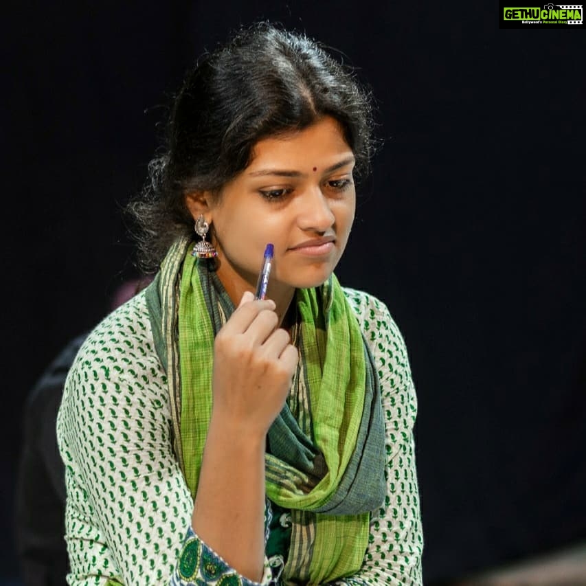 Sharvary Joshi Instagram - 'Devotion' . . 1 word! 📸 stills from Writing-Acting workshop by Triveni Theatre group. Finally, I found a mentor for life time, he is none other than @p.s.chari Sir. Thank you sir. 🎭 Thank you @frameism_ and @shubhamupa3 for these candids. ❤️❤️ #triveni #trivenitheatregroup #trivenitheatreworkshop #acting #writing #actinglife #actress #actor #actorslife🎬 #candid #momentcaught #theatre #theatregroup #devotion #focus #sharvaryjoshi #