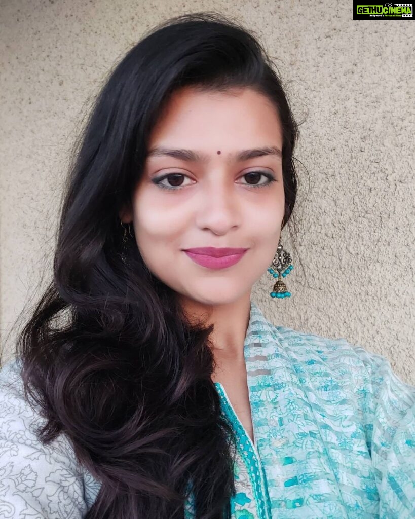 Sharvary Joshi Instagram - Ainvey ❤️ #random #instadaily #selfie #ainvey #indiantraditionalwear #dostkiearring #longearrings #blue #💙 #positivevibes #positiveenergy #instalike #smile #beautifulfeeling #beauty #sweet💋 #❤️