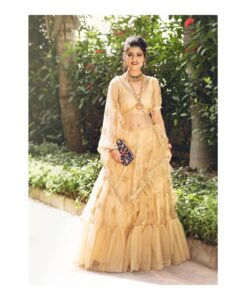 Sharvary Joshi Instagram - A very Happy Women's Day to everyone with a pair of ovaries. ❤️🌺 This Women's Day, I want to remind you that, you are the strongest beings on this earth. It's bcoz, no matter how many "me too"s happen, we always have the strength to stand up  and hold ourselves against the opposite winds. No matter what you feel inside, you wear that "happy mask" just to keep the show going. My dear Ladies, remember, you may fall, but never ever give up. Never!!.. Stand again, nd again and again. You are gifted with the power of creation, bcoz source of creation knows best who is responsible enough to take care of the world it has made. Even the strongest king was born in a WOMEN'S womb. You are not less than anyone, not weak than anyone. You are YOU. WOMEN and PROUD. So, dust off the fear and let the light of your soul purify the world. 🌟

#happywomensday #happywomensday❤️ #women #womensday #power #strongwomen #beautifulwomen #power #ovaries #metoo #specialwomen #goddess #golden #itsourdayladies #womenempowerment #womensupportingwomen #womeninspiringwomen #womensfashion #instavibe #positivevibes #actress #acting #actor #theatre #actorslife #theatrelife #powertowomen #model #modelling #photoshoot #bridal
