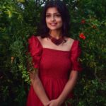 Sharvary Joshi Instagram – Little red riding hood. 💃🏻

Photography by @jinitsoni_  and @saumyajoshi279 
Jewellery by @witchyweaves 
Production by @vivek.bhaya and @bemishaal 
MUA @___prettify___ 
Location @upajfarm 

#photoshoot #red #modeling #beauty #kaftan #kaftandress #tiedye #jewelleryshoot #macramejewerly #green #nature #orchard #beautiful #upajfarm #pose #model #acting  #actor #actress #actorslife #instamood #instalove #love #sharvaryjoshi #❤️