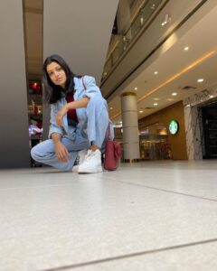 Sharvary Joshi Instagram - Have a nice day yo! 🙌✨
.
.
.
.
.
.
.
#sharvaryjoshi #actress #actor #actorslife #films #theater #théâtre #acting #filmmaking #filmcommunity  #beautiful #modelling #glam #model #styleinspiration #fashion #pose #glamourmodel #styleblogger #Showbiz #glamour #style