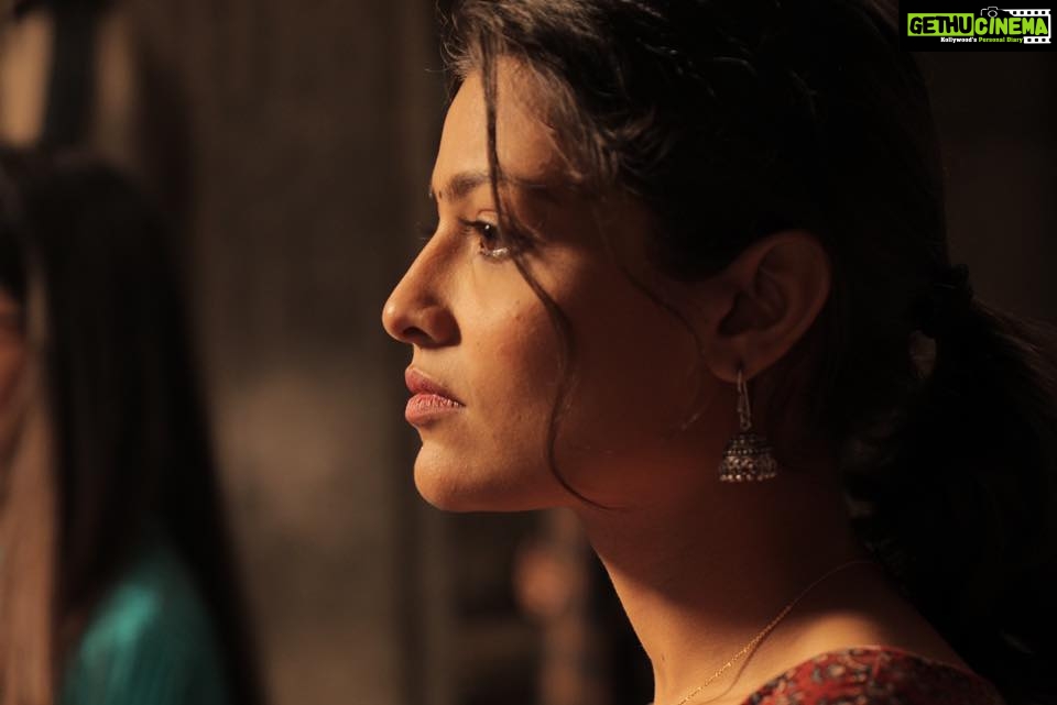Sharvary Joshi Instagram - “I put my heart and my soul into my work, and have lost my mind in the process.” - Vincent Van Gogh . . . . . . . . . #actor #theater #actress #sharvaryjoshi #acting #actorslife #films #colours #aesthetic #filmmaking #filmcommunity #théâtre #styleblogger #glamourmodel #pose #fashion #styleinspiration #model #glam #queerfilm #queer #desirewells #gujarati #adalajstepwell #joyandbliss #happinessforever #shootingtime #movieactress #shortfilm #queerfilm Dada Hari Ni Vav