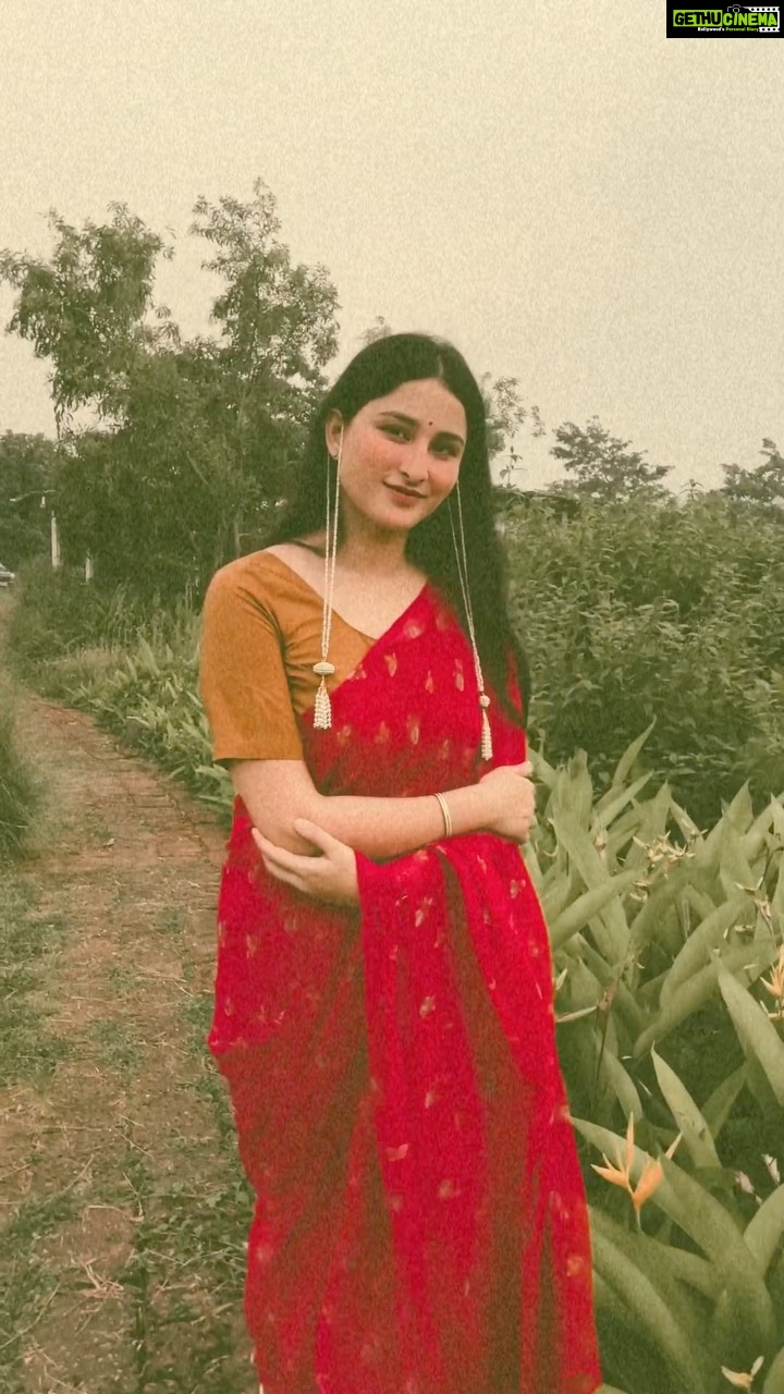 Sheen Dass Instagram - Mumaa’s Saari & Handmade Kashmiri earrings *DEJHOOR* 🌻Check out her handmade collection. @thekashmiriart ♥️ Forest Hills at Tala