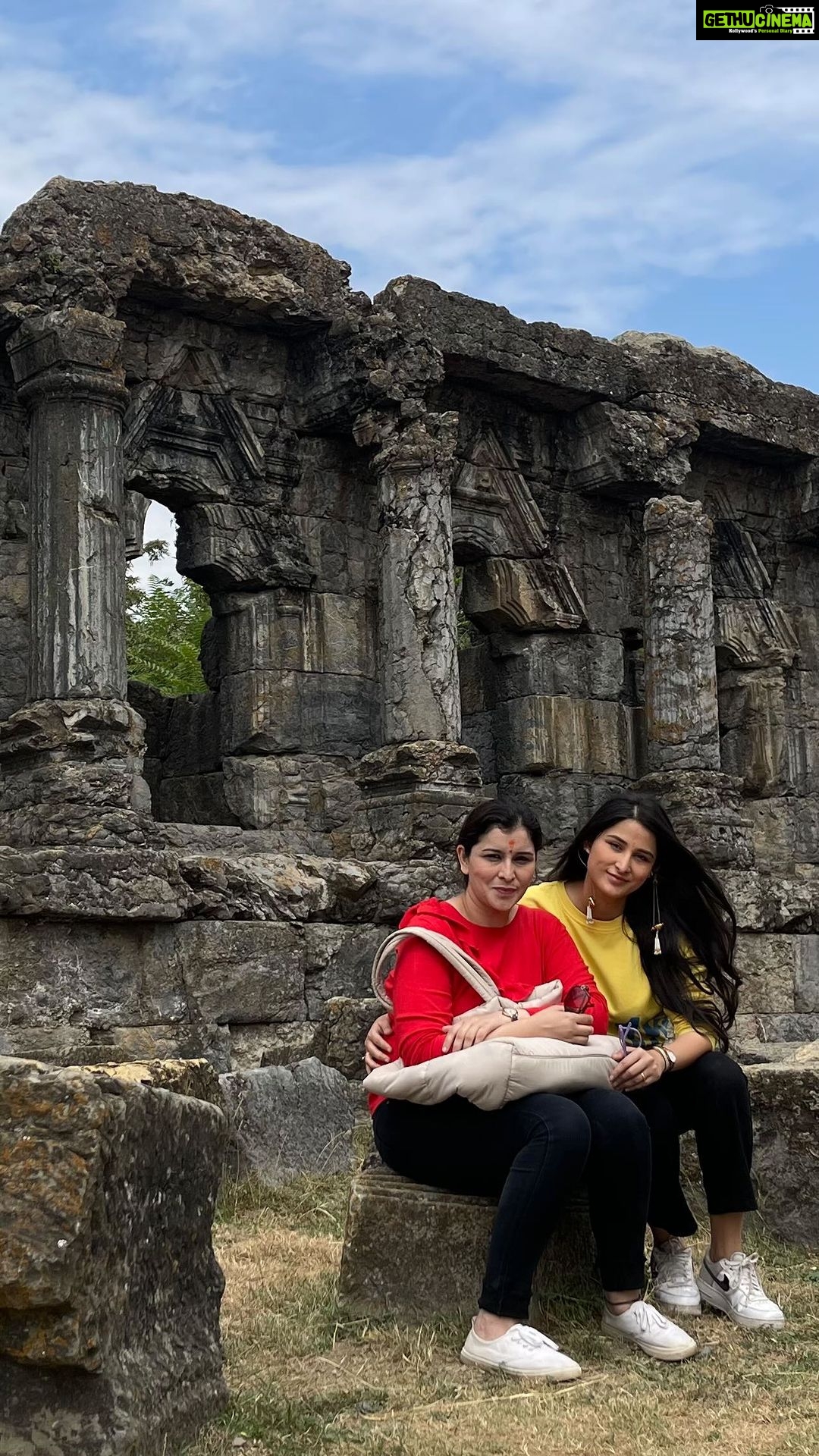 Sheen Dass Instagram - YouTube Vlog 🧡 . Link in Bio 🌞🛕 . India's First Sun Temple -🌞 . Exploring the Rays of #history 🛕 . Unraveling the Marvels of Martand ☀️ . #martandtemple #suntemple #indianheritage Martand Temple, Anantnag