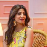 Shehnaaz Kaur Gill Instagram - Season finale of #DesiVibesWithShehnaazGill with the gorgeous @theshilpashetty out now. Will be back with season 2 very soon. Thank you for supporting us and making season 1 such a success. #ForeverGrateful 🧿