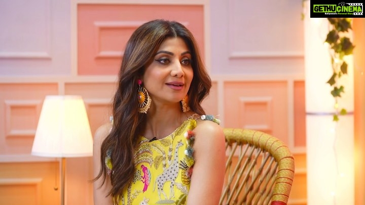 Shehnaaz Kaur Gill Instagram - Season finale of #DesiVibesWithShehnaazGill with the gorgeous @theshilpashetty out now. Will be back with season 2 very soon. Thank you for supporting us and making season 1 such a success. #ForeverGrateful 🧿