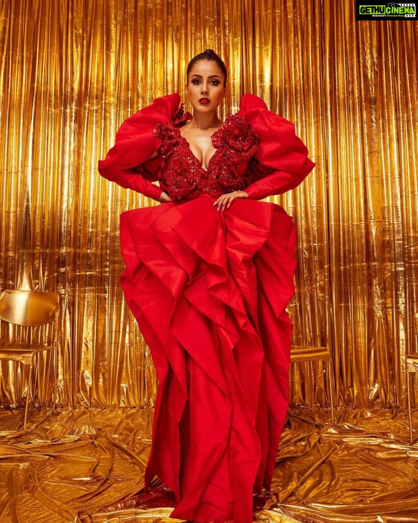 Shehnaaz Kaur Gill Instagram - Red Hot🔥 @shehnaazgill wore a ravishing red taffeta dress with oversized hand-embroidered blooms, dripping with crystals and sequins by #abujanisandeepkhosla at the opening of the Jio World Plaza. @jioworldplaza #abujanisandeepkhosla #shehnaazgill #jioworldplaza #MumbaiAtThePlaza #Shinewithstyle #ExperiencethePlaza #fashionpresentation #opening #fashion #style #classic #goldenage #signaturestyles #abujani #sandeepkhosla