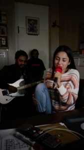 Shehnaaz Kaur Gill Instagram - just for fun … don’t take us seriously …winter live session 🎤🎙️enjoy 😄. @vivekkothari_