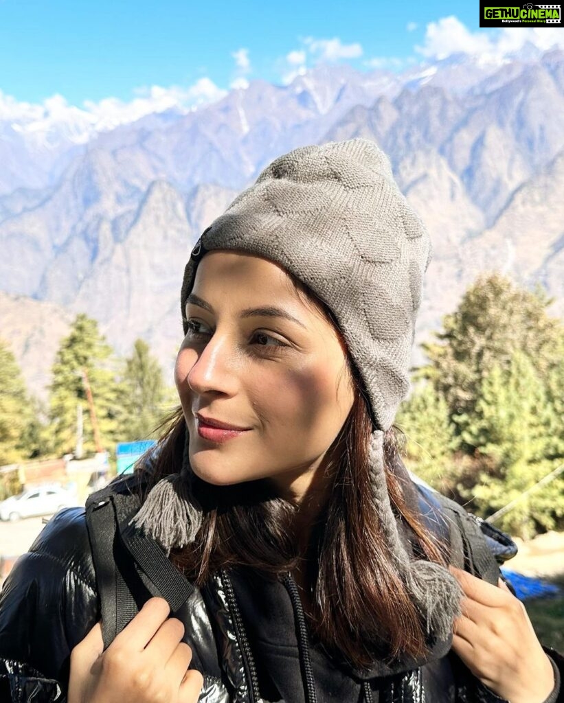 Shehnaaz Kaur Gill Instagram - Evolving in sync with mother earth 🗻🫶🏻