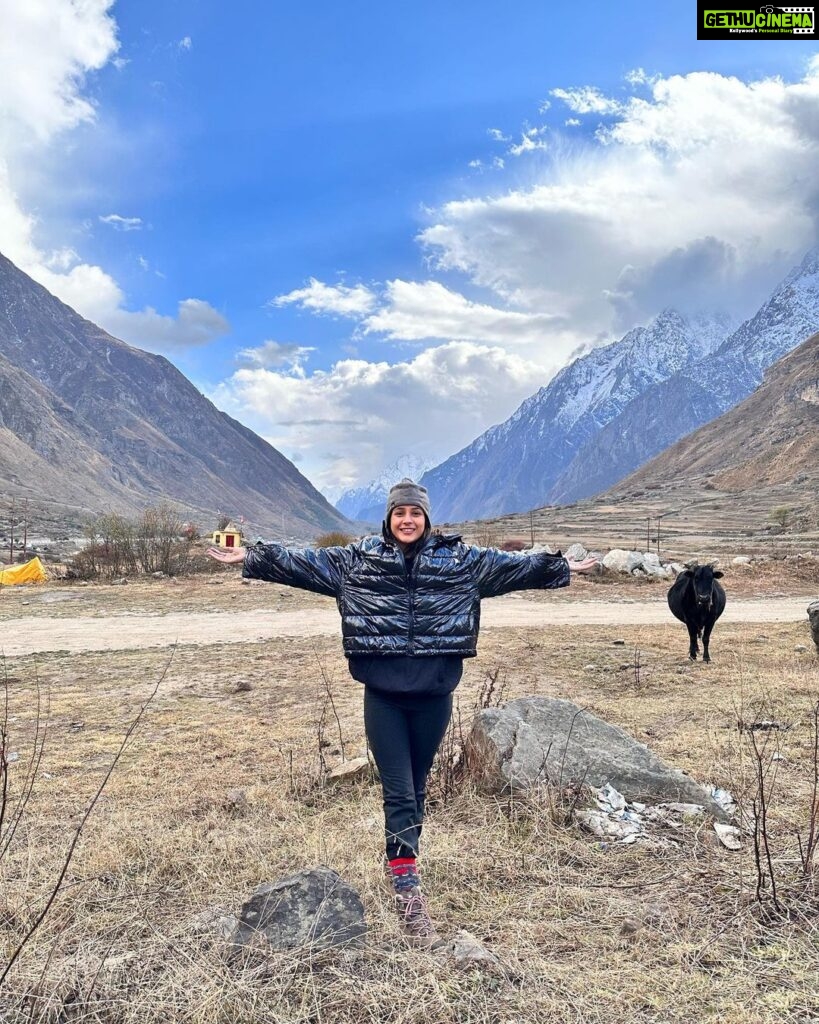 Shehnaaz Kaur Gill Instagram - Evolving in sync with mother earth 🗻🫶🏻