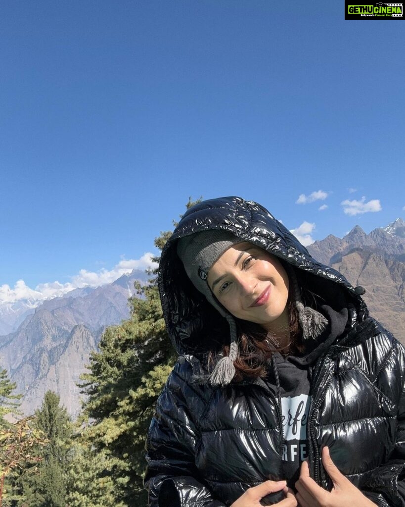 Shehnaaz Kaur Gill Instagram - Evolving in sync with mother earth 🗻🫶🏻