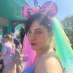 Sherin Instagram - The finger in the first picture belongs to my gorgeous girl @isa_indhu. What a day of fun of adventure it was, can’t wait to go back again. #sherin #fun #disneyparis #paris #europe #travel