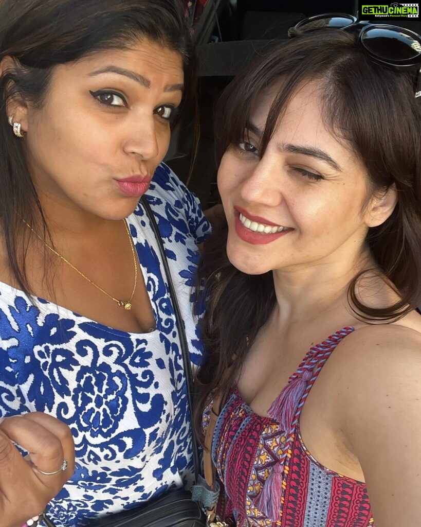 Sherin Instagram - @isa_indhu my love! Thank you so much for taking care of me. You have a wonderful family and I loved being a part of it. Also, yum biryani baby 🤤 #sherin #travel #photodump #paris #day1 #france