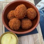 Sherin Instagram - Maavu maav a irrukku! Would you like some #bitterballen ? #sherin #food #travel #amesterdam #biggbosstamil #cookwithcomali