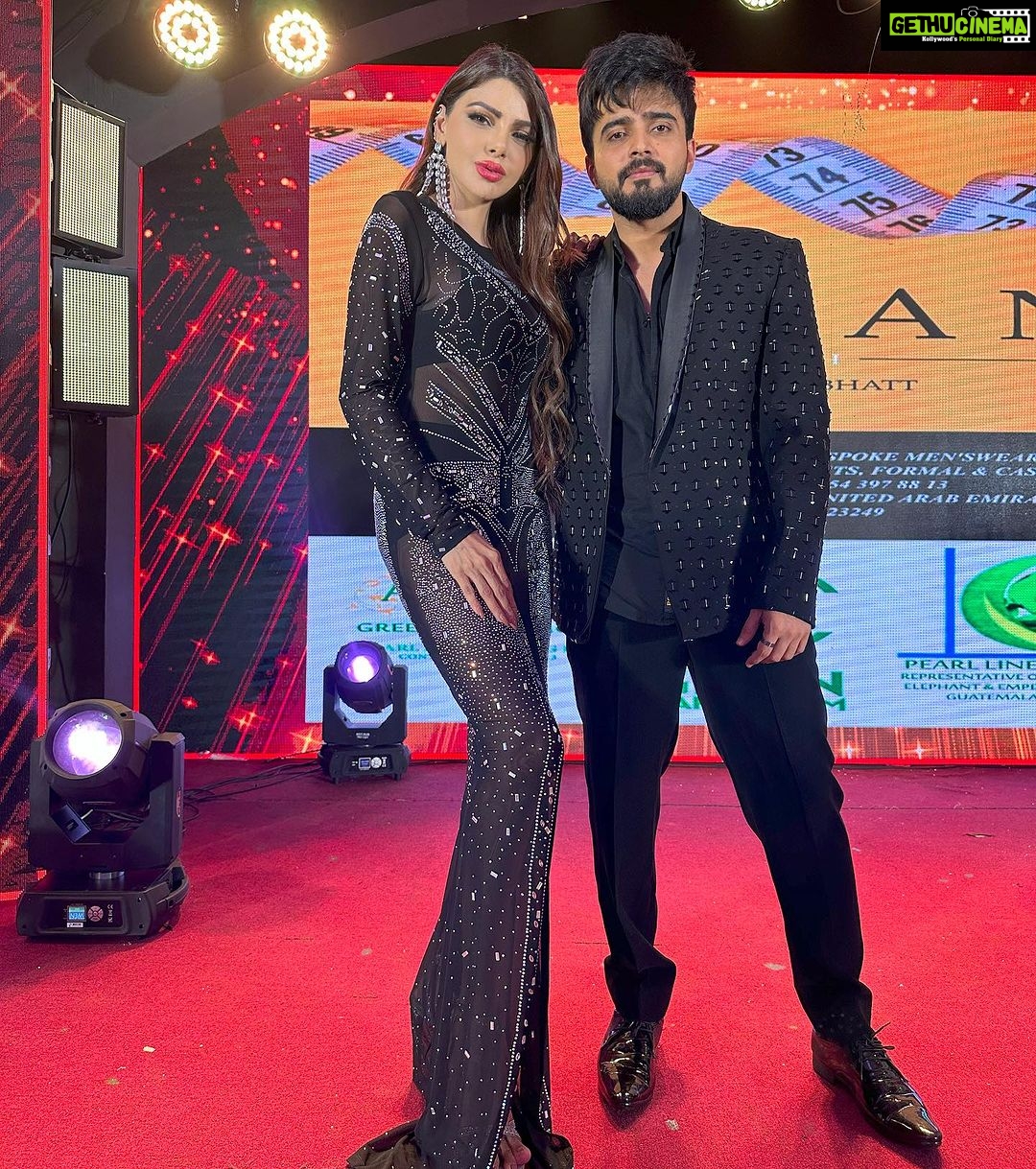 Sherlyn Chopra Instagram - Congratulations & Best Wishes to the entire team of #baathikuchaurhai and to Kalyan ji!!!🔥🔥🔥 #dubai #music #video #launch