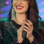 Sherlyn Chopra Instagram - Bharat Gaurav Icon Awards धन्यवाद कल्याण जी बॉलीवुड के कलाकारों को सम्मानित करने के लिए! 🙏 #dubai #awards #popular #jaihind