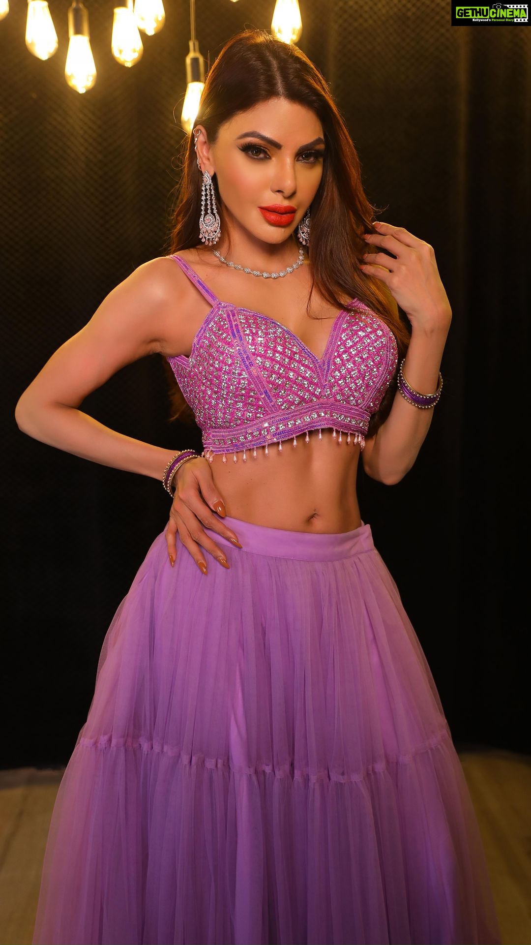 Sherlyn Chopra Instagram - #love #life #glam #celebration 🔥🔥🔥