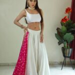 Sherlyn Chopra Instagram – आज का दिन माँ ब्रह्मचारिणी को समर्पित रहेगा।
देवी को सफ़ेद रंग प्रिय है।
यह रंग शुद्धता और शांति का प्रतीक है।
#नवरात्रि