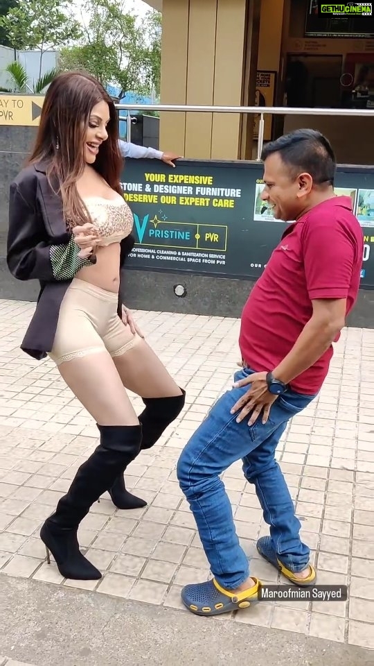Sherlyn Chopra Instagram - Bold And Beautiful Sherlyn Chopra Dance Moments With Paps 😂❤️ #@_sherlynchopra_ #sherlynchopra . . . . . . . . #reelsinstagram #viralreelsvideo❤️ #trendingvideo #viralvideo #reelsinsta #reelsvideo #viralpost