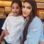 Sherlyn Chopra Instagram - With my (real, genuine) sister, Sharon & my darling niece! ❤️❤️❤️ #sunday #family #love #life #funday