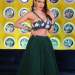 Sherlyn Chopra Instagram - हरा रंग नवरात्रि के दौरान पहनने और जश्न मनाने के लिए एक बेहद खूबसूरत रंग है। यह नई शुरुआत, विकास और उर्वरता का प्रतीक है। हरा रंग देवी कात्यायनी माता का रंग है, जो नवरात्रि के छटवे दिन मनाया जाता है। #नवरात्रि #day6 🔥🔥🔥