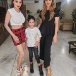Sherlyn Chopra Instagram - With my (real, genuine) sister, Sharon & my darling niece! ❤️❤️❤️ #sunday #family #love #life #funday