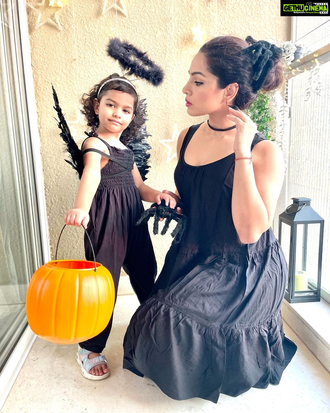 Shikha Singh Instagram - A Halloween blast 💥 Dark Angels 👼 #happy #halloween #spooky #boo #black #us #babiesofinstagram #babygirl #babies #girl #girls #girlpower #mine #us #grateful #blessed #blessedwiththebest #thankyou #insta #instagram #instagood #pic #picoftheday #blacklove #angel #dark #darkangels