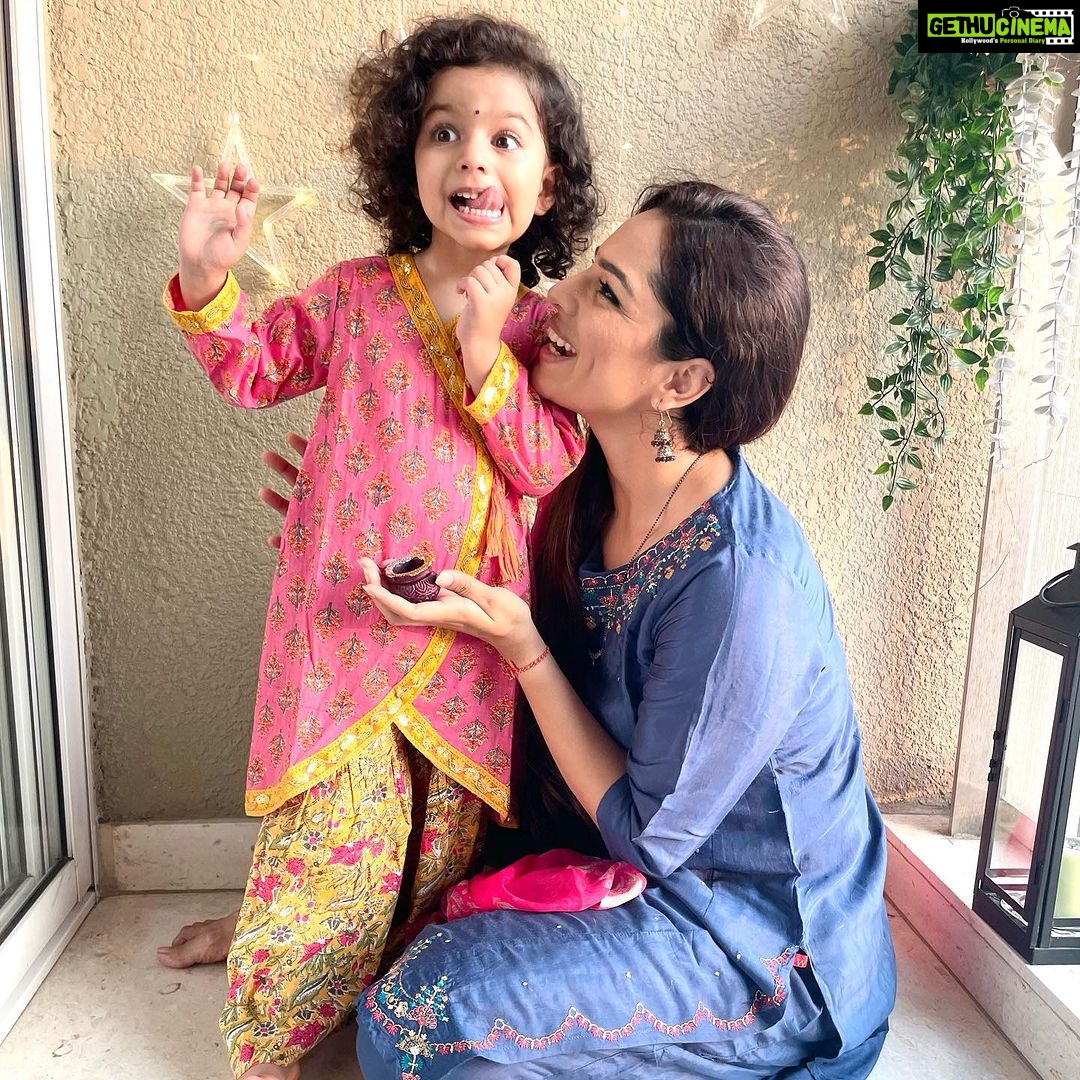 Shikha Singh Instagram - #InCollaboration with @firstcryindia ποΈβ¨ Wishing you all a Happy and safe Diwali! πͺ May your homes be filled with light, love, and laughter. When it comes to my child's shopping needs, Firstcry is my trusted destination, always delivering the best for my little one. From cute outfits to essentials, they've got it all! Isnβt Alayna looking absolutely beautiful in the Diwali outfit I got from Firstcry? Don't miss out! Explore and shop now to get a fabulous 50% off on fashion and a fantastic 45% off on everything else using my code SHIKHADW50. π Let's make this Diwali extra special with Firstcry! ππ @firstcryindia #FirstCryWaliDiwali23 #FirstCryWaliDiwali #FirstCryIndia #FirstCry #FussNowAtFirstCry #FirstCryFashion #kidsfashion