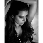 Shilpa Manjunath Instagram – Chasing shadows and light🖤
.
📸 @you_and_i_studios