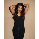 Shilpa Manjunath Instagram – “Lost in the elegance of black, where hair and dress unite in harmony. 🖤 #BlackOnBlack #Vibes”

📸 @bhoopalm_official 
Production: @makmediaandentertainment @karthikrengaraj 
Mua: @sarija_here_ 
@digitallynow @riyacast