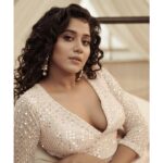 Shilpa Manjunath Instagram - ✨✨ 📸 :@ajshetty Mua: @pannas_makeup Hair @ashahairandmakeup Outfit: @samyakkclothing Jewellery: @antegra_diaries