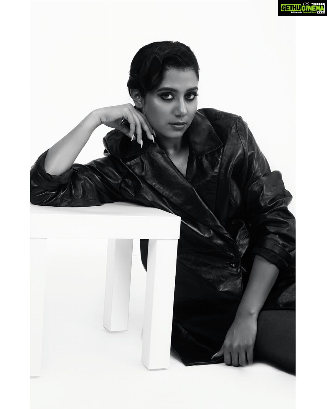 Shilpa Manjunath Instagram - โIn a world of colors, we find our own shades of gray." ๐ธ@palaniappansubramanyam ๐@reenapaiva ๐งฅ@vynod.sundar @proyuvraaj @makmediaandentertainment @riyacast @uvcommunication @digitallynow