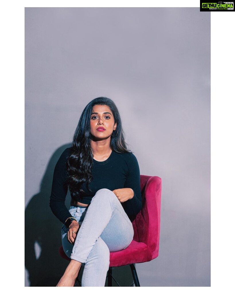 Shilpa Manjunath Instagram - “Cherishing the day of rest with a touch of sophistication and a pinch of serenity. 🥂🕊️ #ChicSunday" 📸 @bhoopalm_official Production: @makmediaandentertainment @karthikrengaraj Mua: @sarija_here_ @digitallynow @riyacast