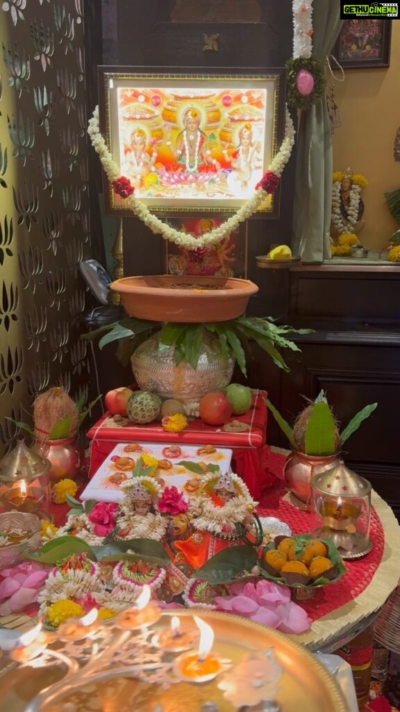 Shilpa Shetty Instagram - सर्व मंगल मांगल्ये 🌺 शिवे सर्वार्थ साधिके 🌺 शरण्ये त्र्यम्बके गौरी 🌺 नारायणि नमोस्तुते 🌺 Aap sabhi ko Navratri ki dheron shubhkaamnaayein 🙏♥ #HappyNavratri #SharadNavratri #DurgaMaa #celebrations #festival