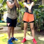 Shilpa Shetty Instagram - #SSKsFitnessChallenge: Biceps-&-wrists mobility! This stretch displays the mobility of your biceps and wrists. @clubrpm couldn’t do it (because usually men who are into weight-training might find it difficult to do this one). But, let’s see if you can do it!🤩 Remix this video with me and don’t forget to tag me 💪 #MondayMotivation #MobilityChallenge💪 #SwasthRahoMastRaho #FitIndia #SimpleSoulful #FitIndiaMovement #fitnesstest #fitnesschallenge