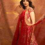 Shilpa Shetty Instagram - Khamma Ghani ❤️‍🔥🙏 Walked the ramp as a showstopper for @gopivaiddesigns and @om_jewellers at the @timesfashionweek ♥️ #TimesFashionWeek #ootd #LookOfTheDay #happysoul #grateful #workmode #traditional