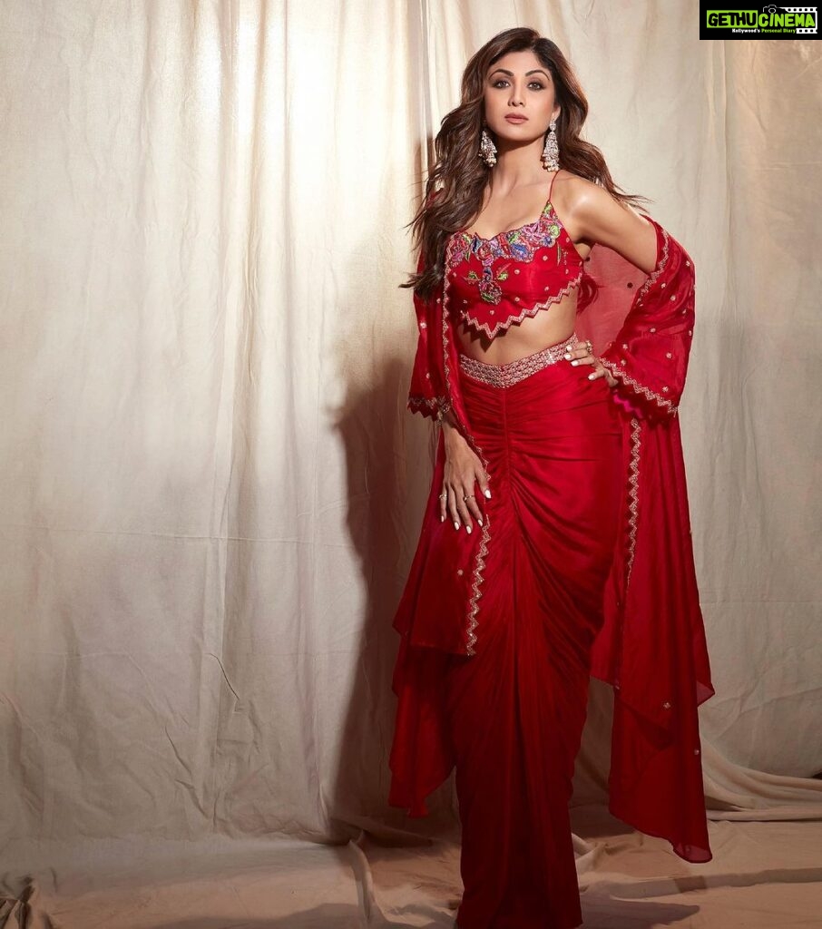 Shilpa Shetty Instagram - In the mood for some classic red charm ❤🌹 #LookOfTheDay #ootd #red #fashion #glamour