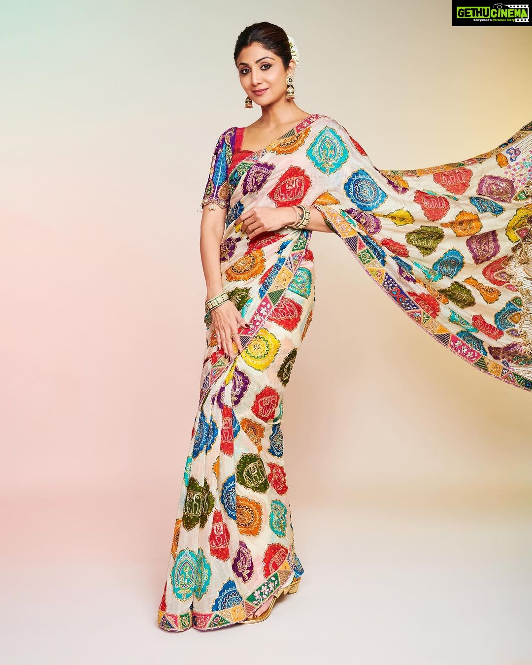 Shilpa Shetty Instagram - Todayโs menu: Serving ๐ต๐ฎ๐๐ด๐ผ ๐ฅ ๐โโโจโบ Team: Hair: @sheetal_f_khan Makeup: @ajayshelarmakeupartist Managed by: @bethetribe Styled by: @sukritigrover Styling Team: @vanigupta.23 @jivikasetpal @harshitadaga01 @bitofbash Look 1: Outfit: @stylemati Jewellery: @silverstreakstore @apalabysumitofficial @koharbykanika @sangeetaboochra Footwear: @aprajitatoorofficial Photographed by: @visualaffairs_va Look 2: Outfit: @pinkcitybysarika Jewellery: @silverstreakstore @rubans.in @koharbykanika Footwear: @fizzygoblet Photographed by: @visualaffairs_va Look 3: Outfit: @vastra_by_ps Jewellery: @tyaanijewellery @razwada.jewels Footwear: @aprajitatoorofficial Photographed by: @kunalgupta91 Look 4: Outfit: @nouria_by_diptiadvait Jewellery: @tadaccessories Photographed by: @visualaffairs_va Look 5: Outfit: @faabiianaofficial Jewellery: @amrapalijewels @anmoljewellers Footwear: @aprajitatoorofficial Photographed by: @mohitvaru Look 6: Outfit: @mayyurgirotracouture Jewellery: @tanntrim #Sukhee #SukheePromotions #LooksOfTheSeason #lookdump #citytours #fashion #style #glam #blessed