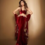 Shilpa Shetty Instagram - Sparkler 🎆🎇 Loving my custom-made @manishmalhotra05 ♥️ #Diwali