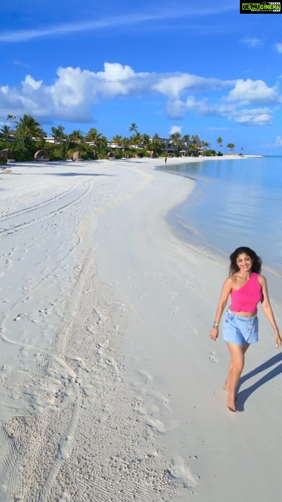 Shilpa Shetty Instagram - Heaven on earth 🌊☀🏖 @kudavillingliresort Thank you, @islechictravel, for curating the perfect holiday 🎉♥ #familytime #beach #holiday #gratitude Kuda Villingili